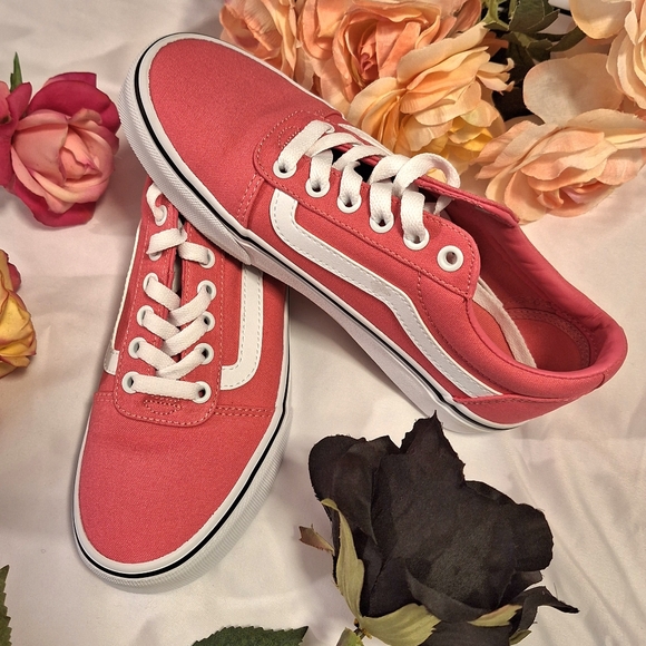 🎈🎈 VANS PINK & WHITE SNEAKERS - Picture 4 of 11